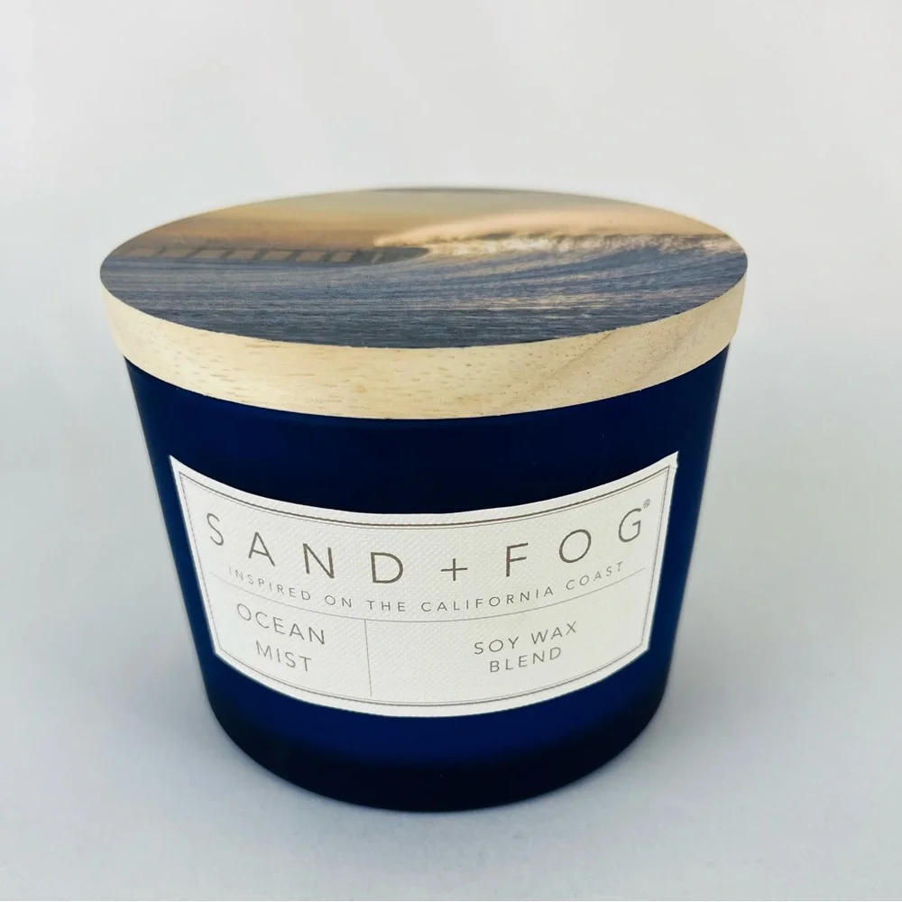 NWT Sand + Fog Ocean Mist Candle 2 Wick 12oz Blue Jar Ocean Wave Wood Lid